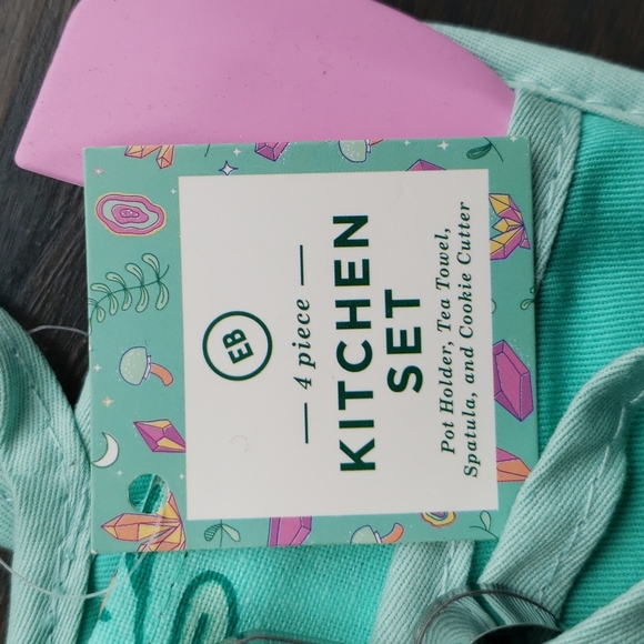 NWT Earthbound 4 piece kitchen set - Picture 2 of 5